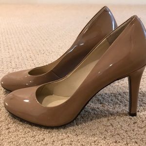 Nine West Tan Patent-Leather Style Pumps